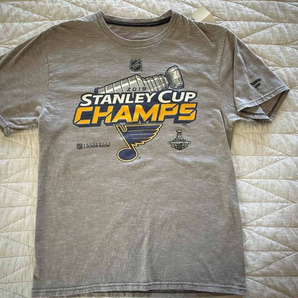 Fanatics T-Shirt Mens Medium Gray Excellent 2019 Stanley Cup Champs St Louis Blu